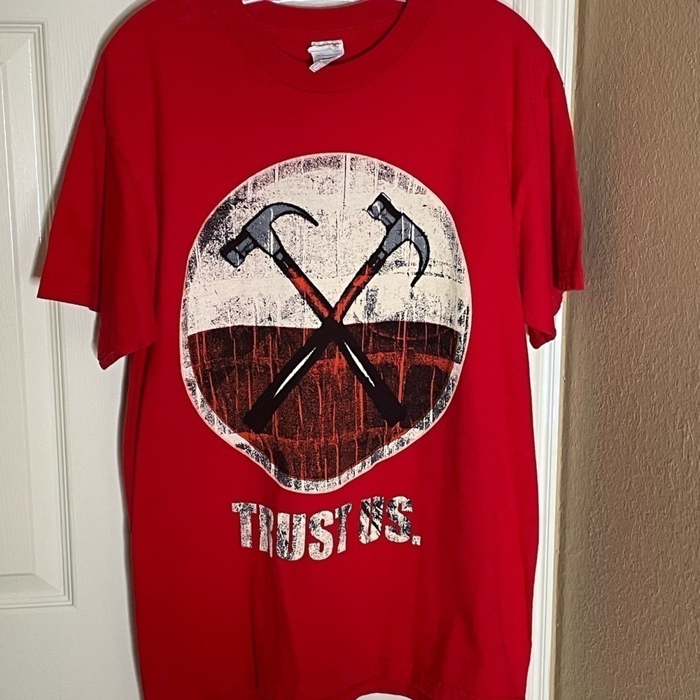 Roger Waters The Wall Live Tour 2010 "Trust Us" T-Shirt Red • Large - Picture 10 of 12